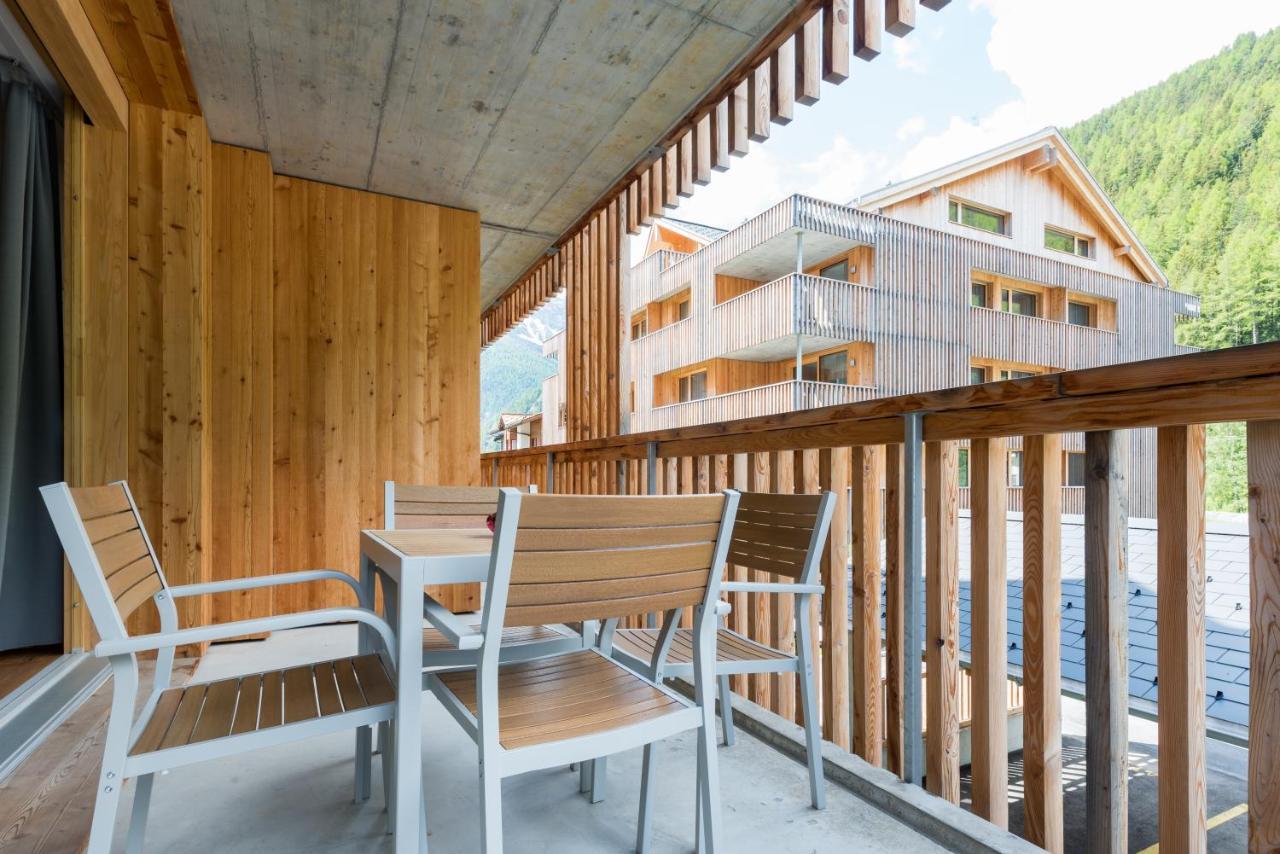 Montela Apartments - Haus C Saas-Grund Bagian luar foto